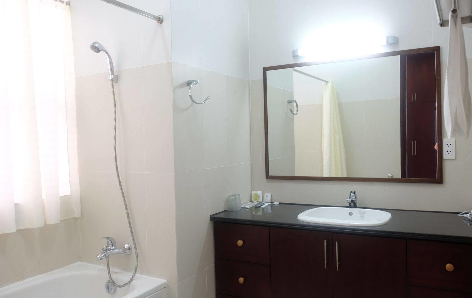 Poonsa Serviced Apartment Хошимін Екстер'єр фото