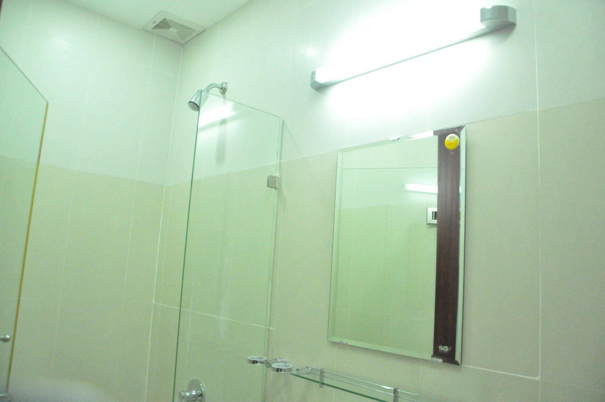 Poonsa Serviced Apartment Хошимін Екстер'єр фото