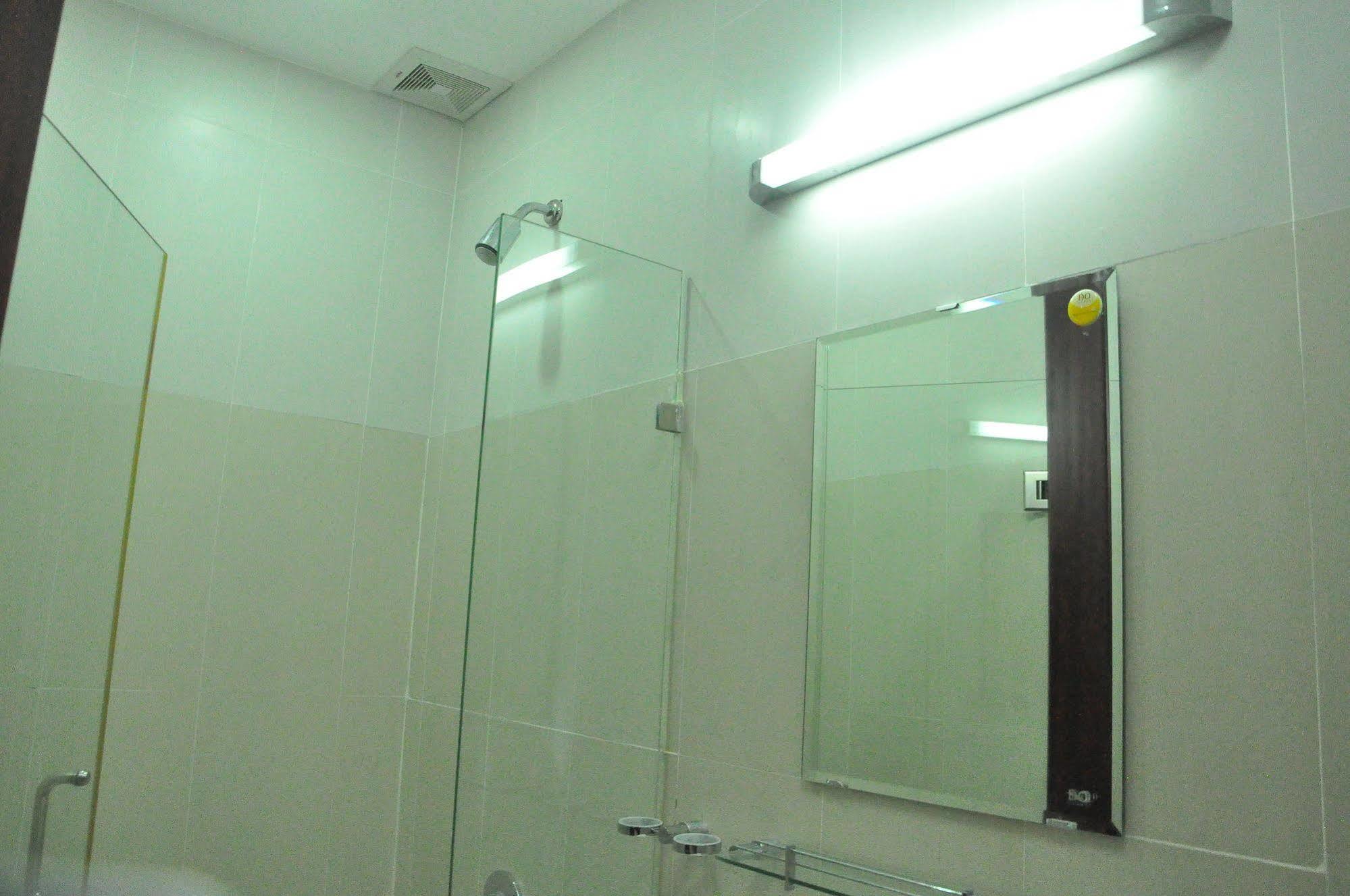 Poonsa Serviced Apartment Хошимін Екстер'єр фото